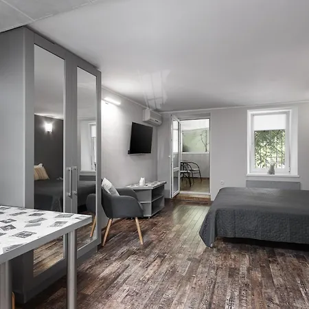 Near Park&sea With Balcony In The Historical Center Apartment