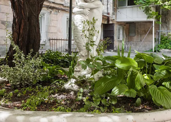 Near Park&sea With Balcony In The Historical Center Odesa